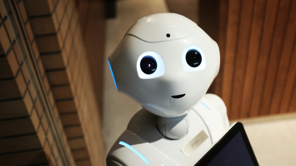 Ügyfélszolgálati beszélgetés képernyőn – AI chatbot kezeli a vásárlói kérdéseket